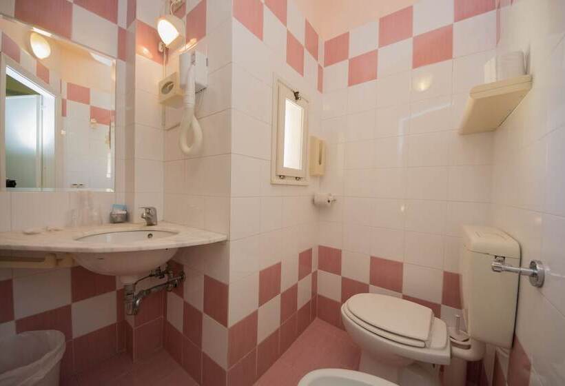 Standard Triple Room, Savoia