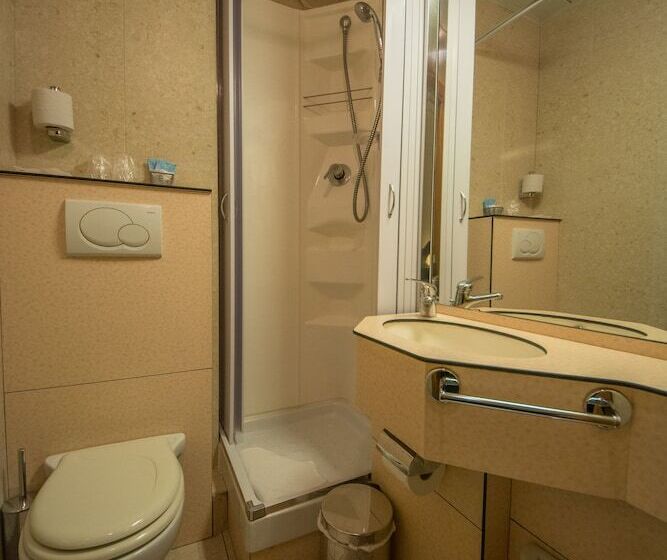 Standard Triple Room, Savoia