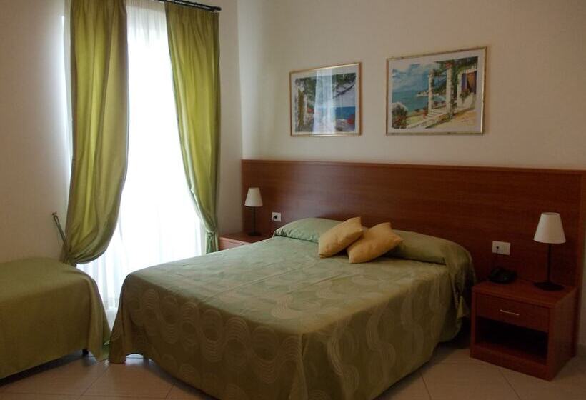 اتاق استاندارد سه نفره, Solaria