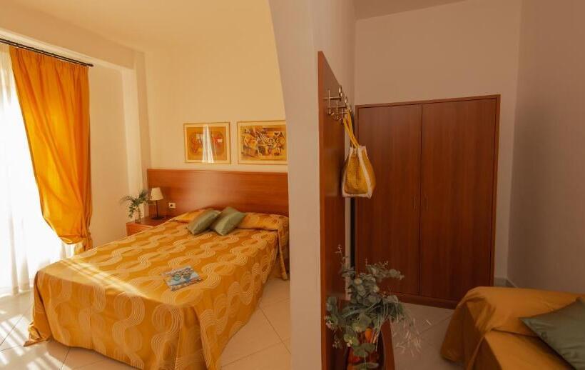 اتاق استاندارد سه نفره, Solaria
