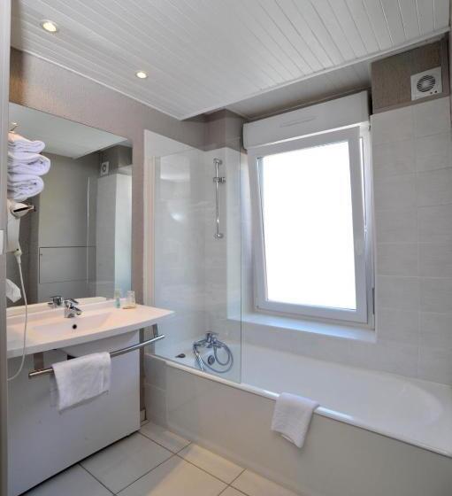 اتاق استاندارد چهار تخته, The Originals Access, Hôtel Arum, Remiremont