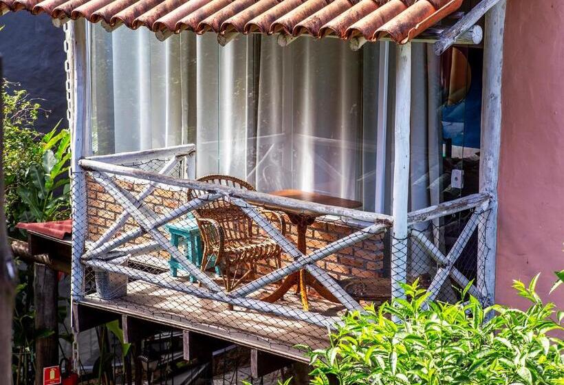 اتاق لوکس با وان آب گرم, Pousada Recanto Da Villa