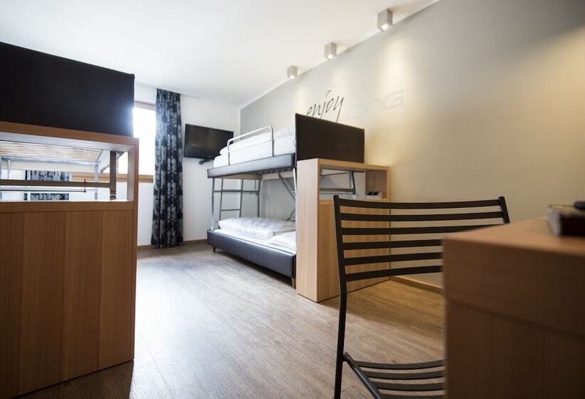 Standard Quadruple Room with Bunk Beds, Smart Hotel Saslong