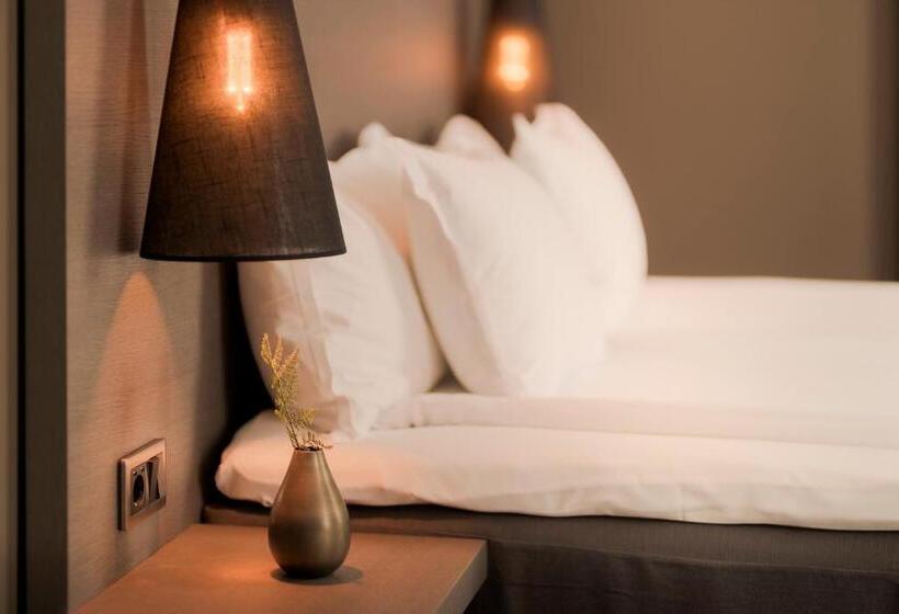 디럭스 패밀리 룸, The Lamp Hotel & Spa