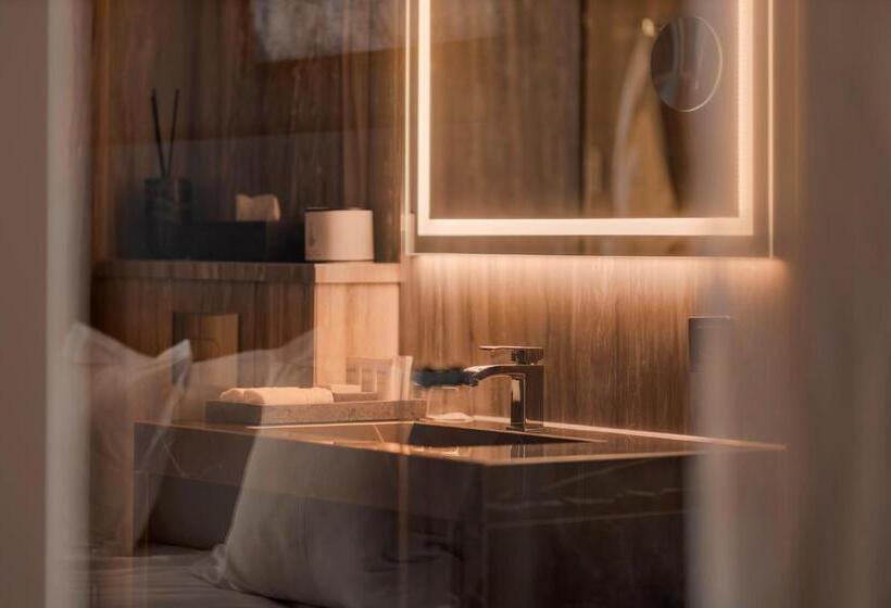 디럭스 룸, The Lamp Hotel & Spa