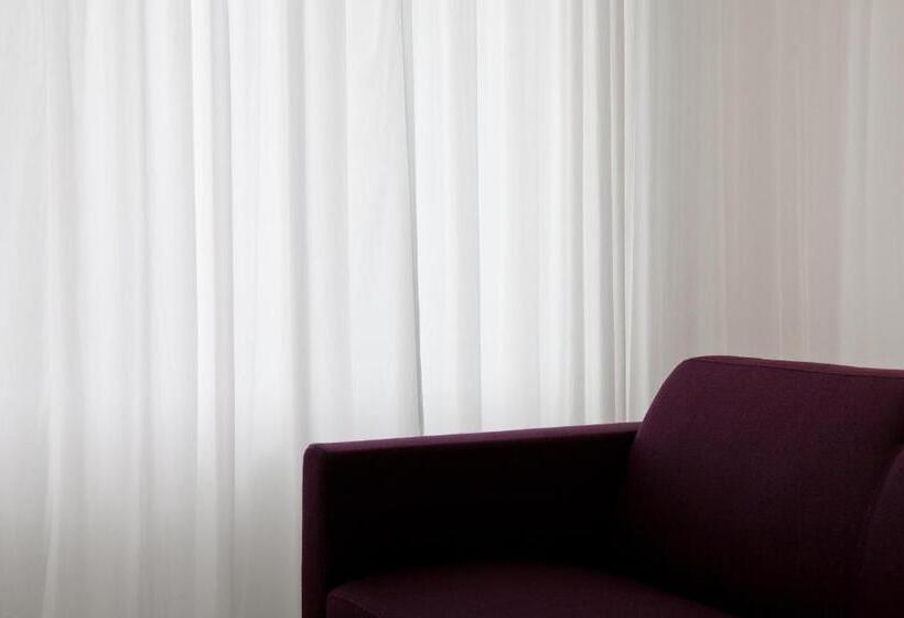 استودیوی استاندارد, Zenden Hotel Maastricht