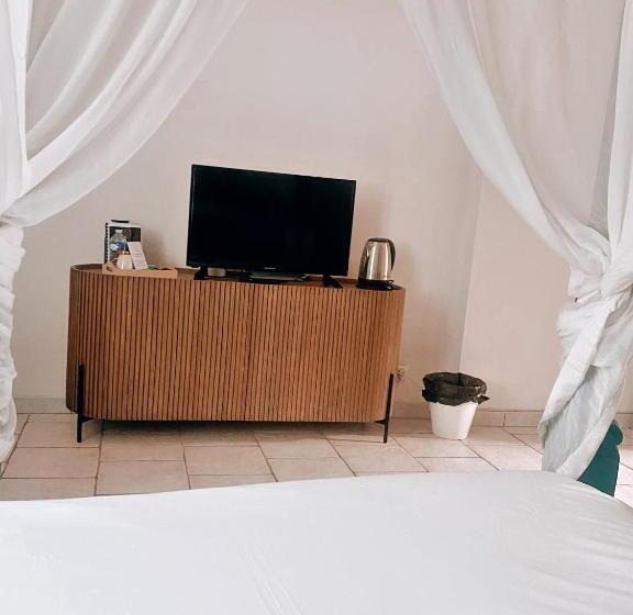 اتاق استاندارد, Nuit En Brenne