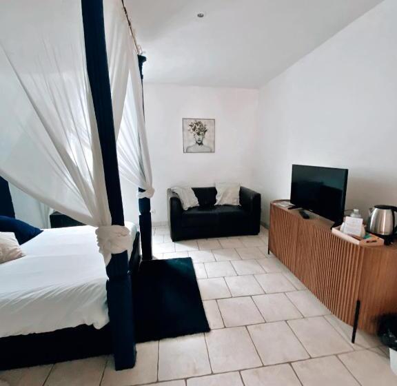 اتاق استاندارد, Nuit En Brenne