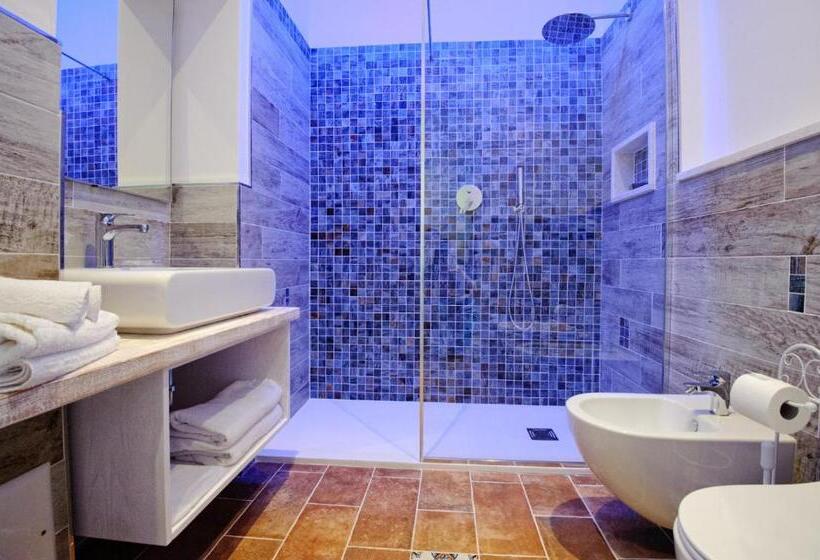 اتاق لوکس, B&b La Roccia