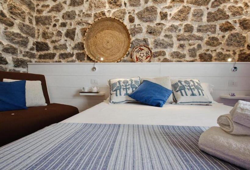اتاق لوکس, B&b La Roccia