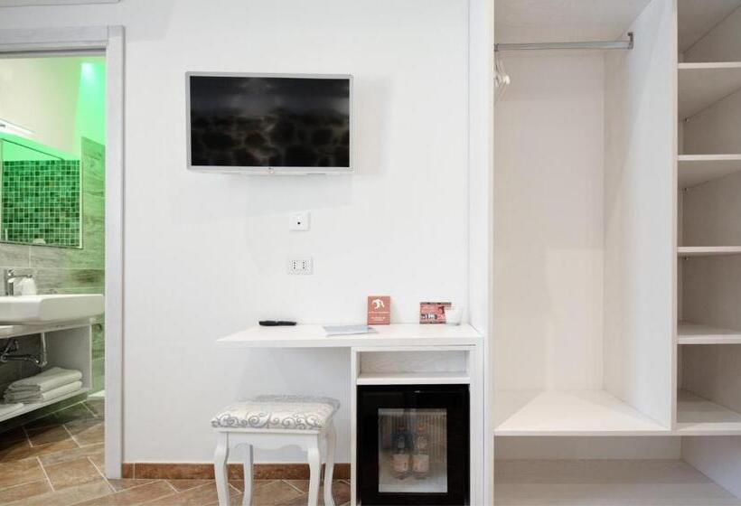 اتاق لوکس, B&b La Roccia