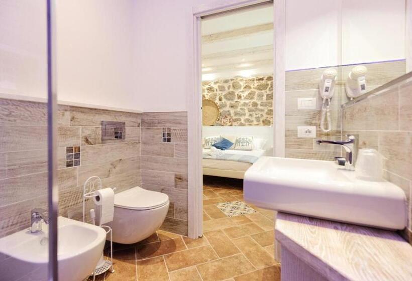اتاق لوکس, B&b La Roccia