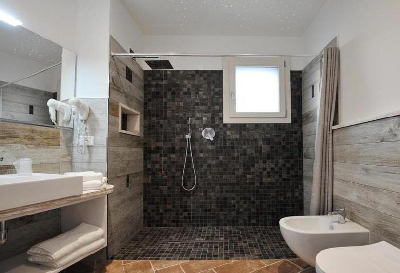 اتاق لوکس, B&b La Roccia
