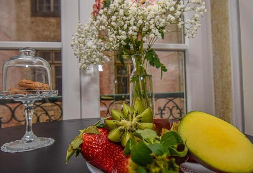 سوئیت با بالکن, B In B Lisbon Downtown Suites