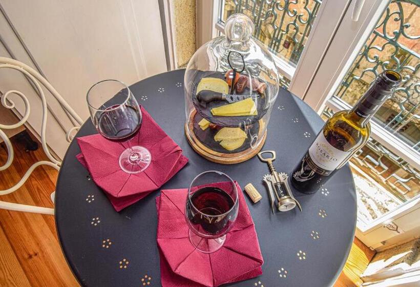 سوییت جونیور با بالکن, B In B Lisbon Downtown Suites