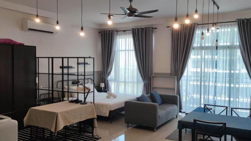 استودیوی لوکس, Molek Regency Taman Molek