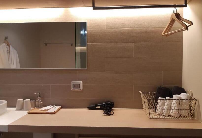 Deluxe Suite Sea View, Veranda Residence Pattaya By Sea