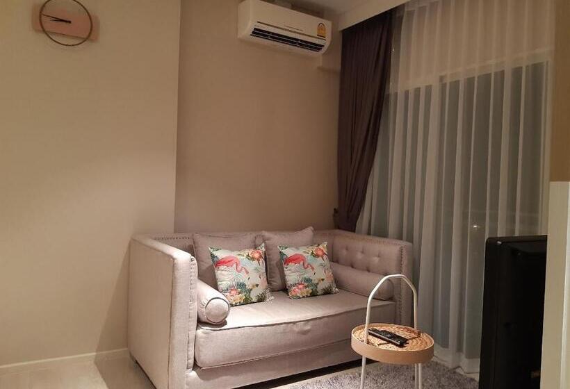Deluxe Suite Sea View, Veranda Residence Pattaya By Sea