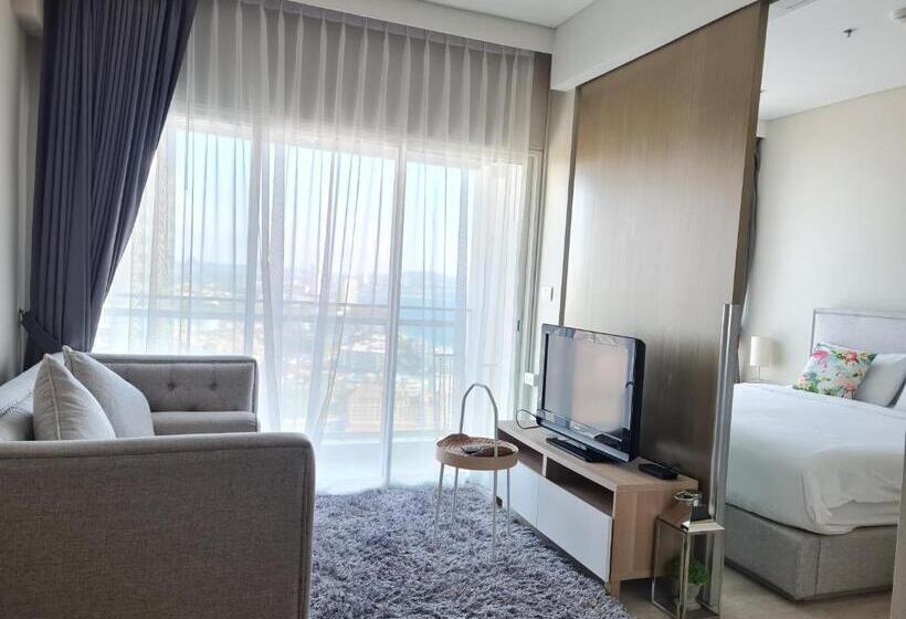 Deluxe Suite Sea View, Veranda Residence Pattaya By Sea