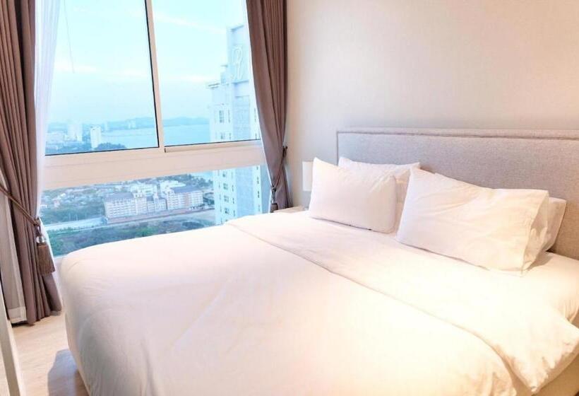Deluxe Suite Sea View, Veranda Residence Pattaya By Sea
