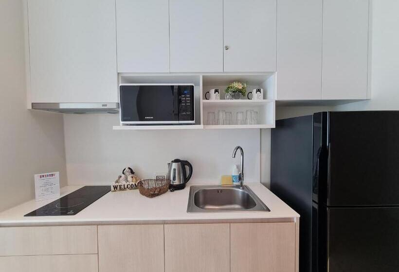اتاق استاندارد سه تخته با بالکن, Veranda Residence Pattaya By Sea