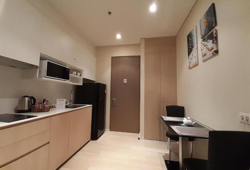 اتاق استاندارد سه تخته با بالکن, Veranda Residence Pattaya By Sea