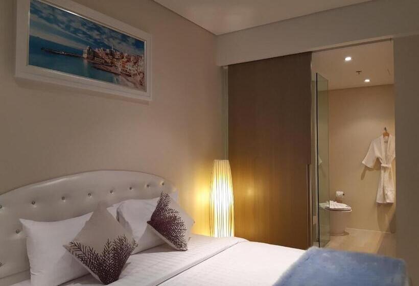 اتاق استاندارد سه تخته با بالکن, Veranda Residence Pattaya By Sea