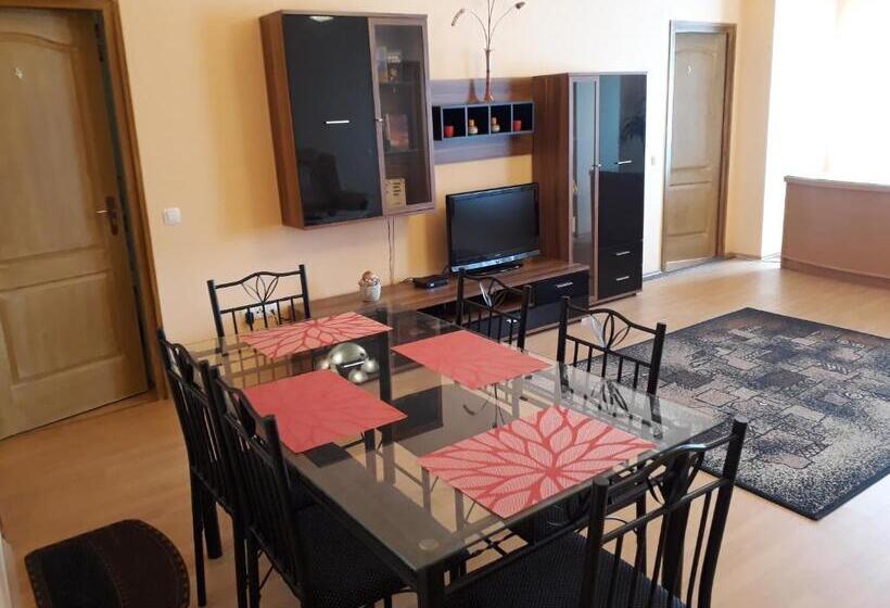 اتاق استاندارد, Piac Utcai Apartman