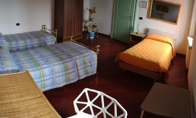 اتاق استاندارد سه تخته با سرویس بهداشتی مشترک, Villa Mari