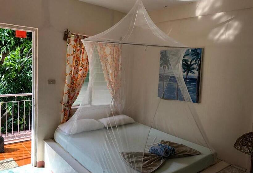 اتاق استاندارد سه تخته با چشم‌انداز باغ, Puerto Galera Hostel