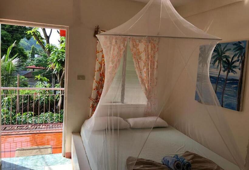 اتاق استاندارد سه تخته با چشم‌انداز باغ, Puerto Galera Hostel