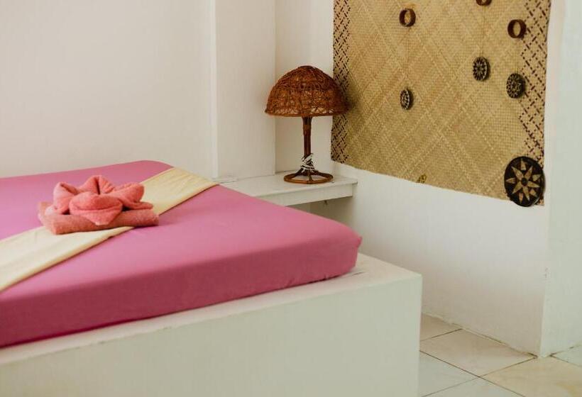 اتاق استاندارد سه تخته با چشم‌انداز باغ, Puerto Galera Hostel