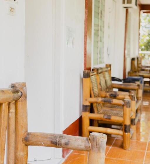 اتاق استاندارد سه تخته با چشم‌انداز باغ, Puerto Galera Hostel