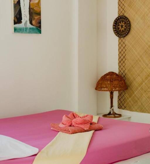اتاق استاندارد سه تخته با چشم‌انداز باغ, Puerto Galera Hostel