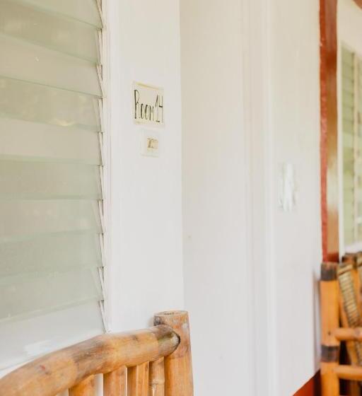 اتاق استاندارد سه تخته با چشم‌انداز باغ, Puerto Galera Hostel