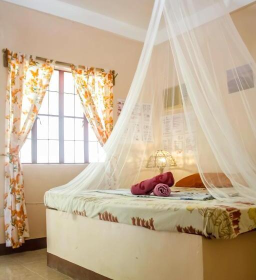 اتاق لوکس با تخت بزرگ, Puerto Galera Hostel