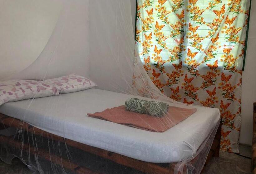 خانه 2 خوابه, Puerto Galera Hostel