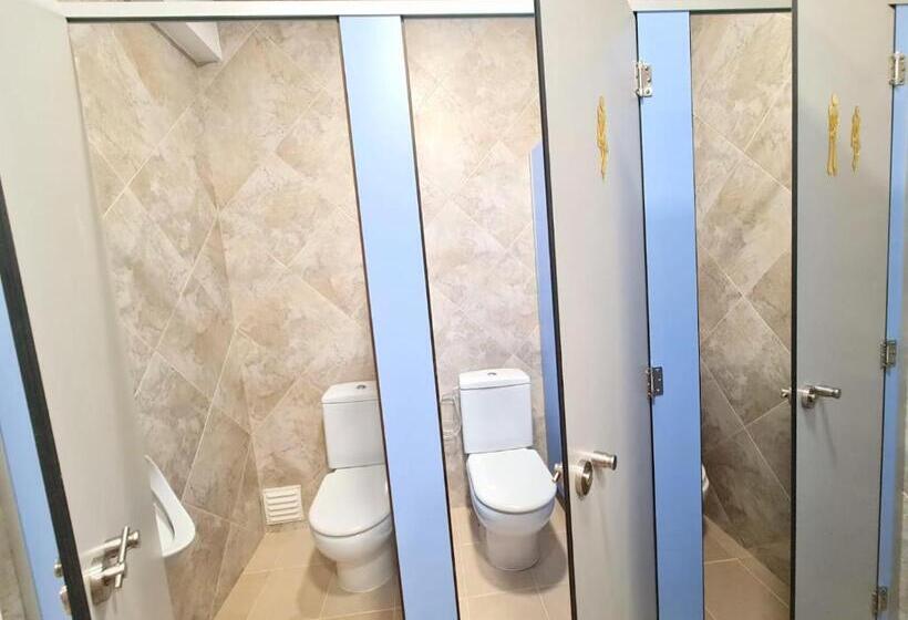 اتاق خانوادگی با سرویس بهداشتی مشترک, Quartos Para Viajantes, Surfistas, Grupos, Boa Energia