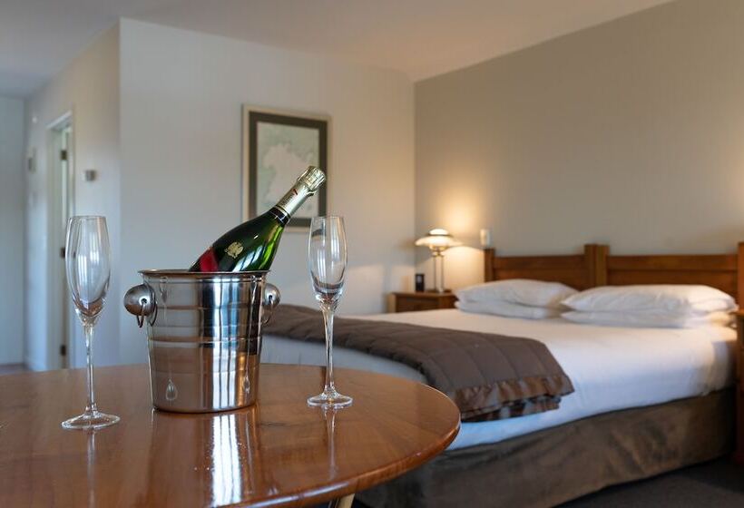 استودیوی لوکس, Baycrest Thermal Lodge