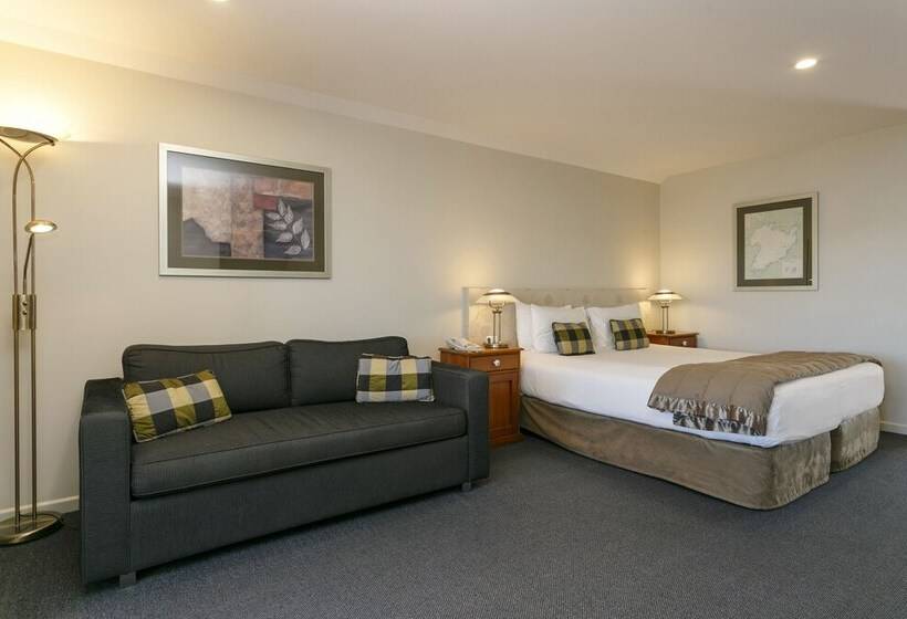 استودیوی لوکس, Baycrest Thermal Lodge