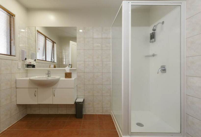 استودیوی لوکس, Baycrest Thermal Lodge