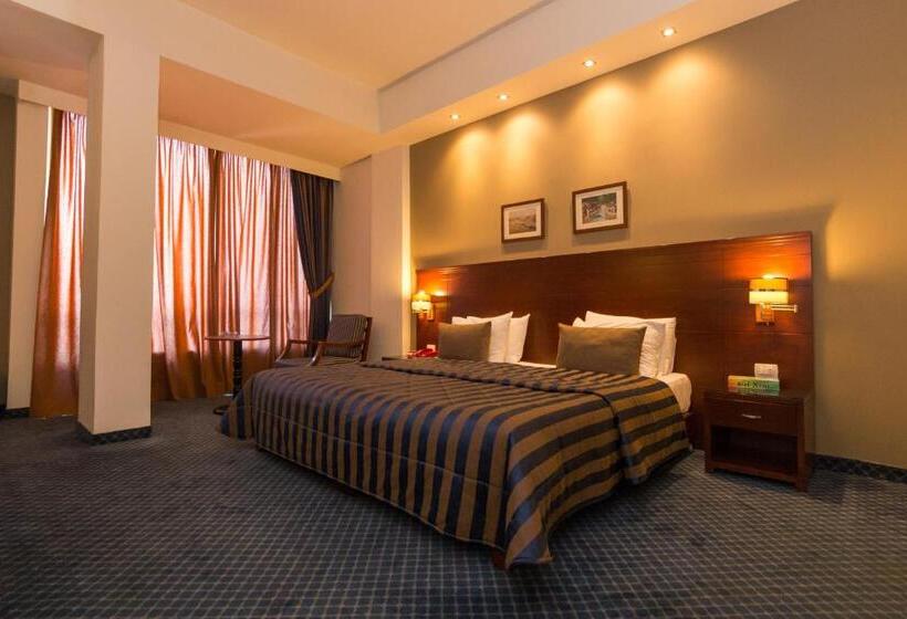 سوییت جونیور با چشم‌انداز شهر, Bel Azur Hotel   Resort