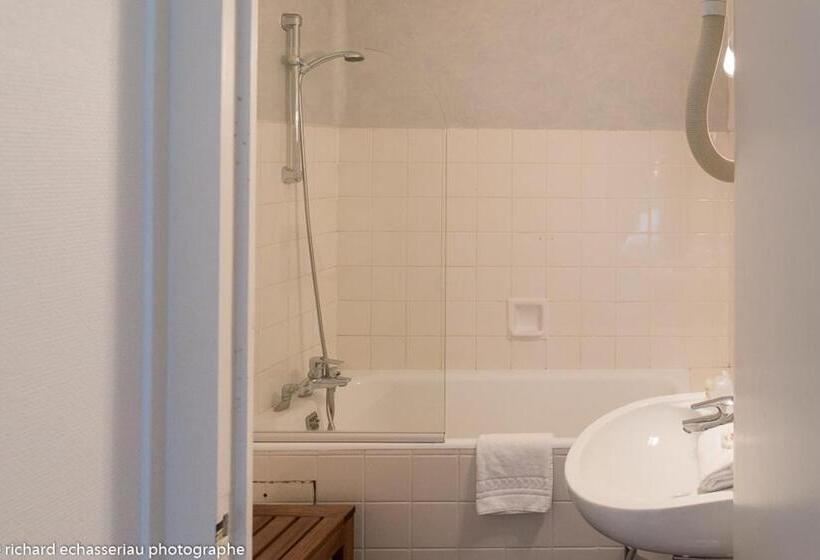 اتاق کلاسیک چهارنفره, Hôtel De La Vendée