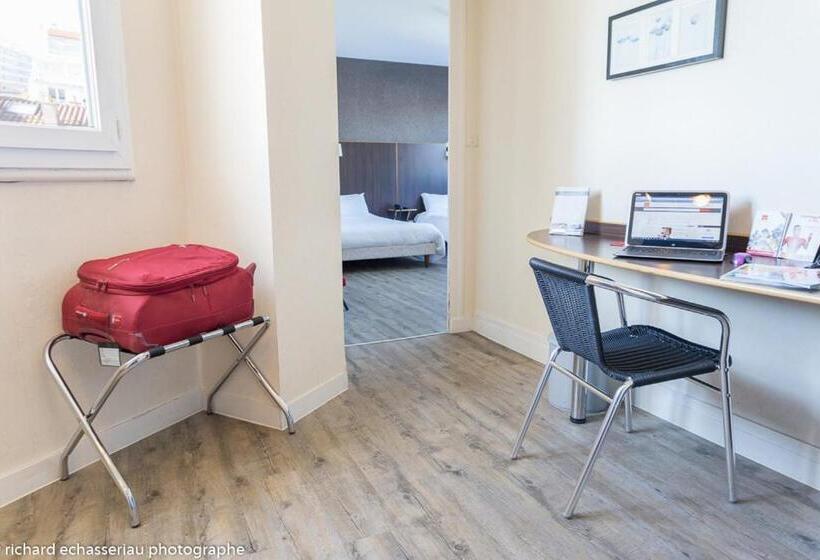 اتاق پنج‌تخته استاندارد, Hôtel De La Vendée