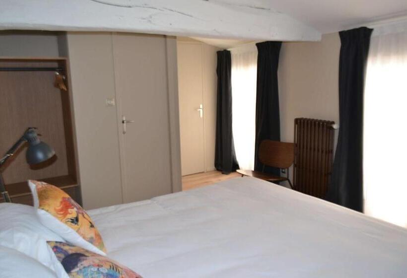 Classic Room Queen Bed, Hôtel Du Nord, Sure Hotel Collection By Best Western