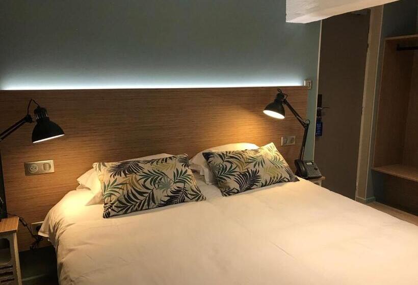 Classic Room Queen Bed, Hôtel Du Nord, Sure Hotel Collection By Best Western
