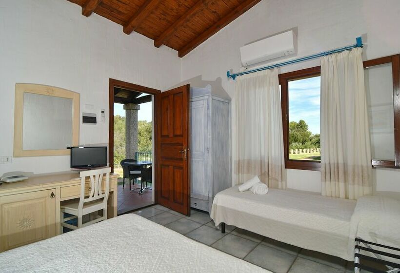 Comfort Triple Room, Li Suari Club Village