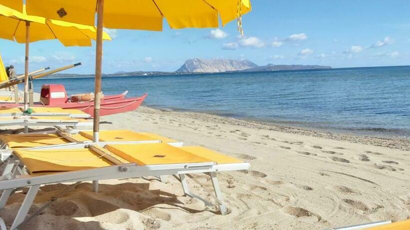 اتاق استاندارد چهارنفره با چشم‌انداز باغ, Li Suari Club Village