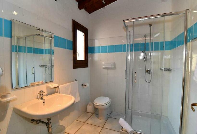اتاق استاندارد با چشم‌انداز باغ, Li Suari Club Village