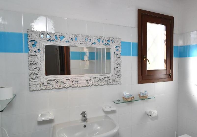 اتاق راحتی سه تخته, Li Suari Club Village